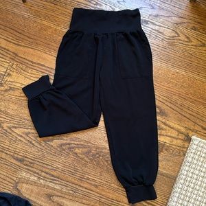 Cropped Joggers for business! Elastic Wasit , Pockets size Small